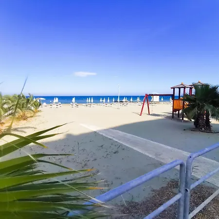 Апартаменти Sea-esta Seaview Apartment, 200 Meters To The