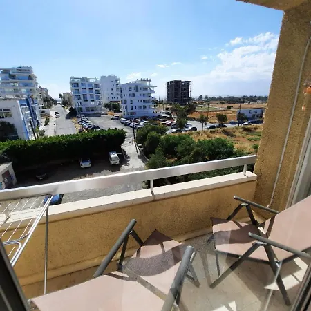 Апартаменти Sea-esta Seaview Apartment, 200 Meters To The Ларнака