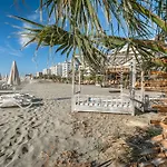 아파트 Sea-esta Seaview Apartment, 200 Meters To The *