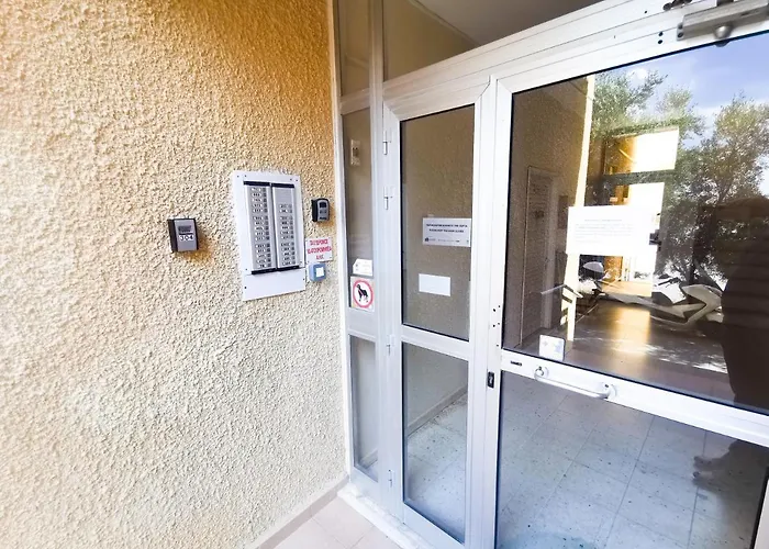 Sea-esta Seaview Apartment, 200 Meters To The Larnaka